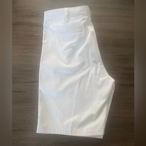 Columbia Omni-Wick Golf Shorts - Picture 2 of 3